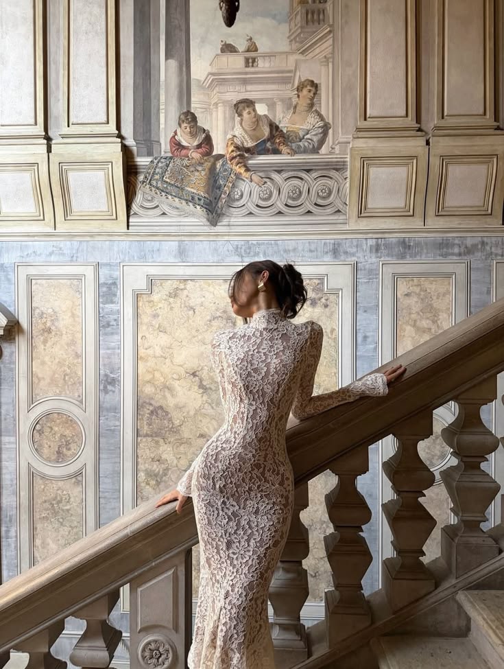 Evening Dresses: Elegance After Sunset