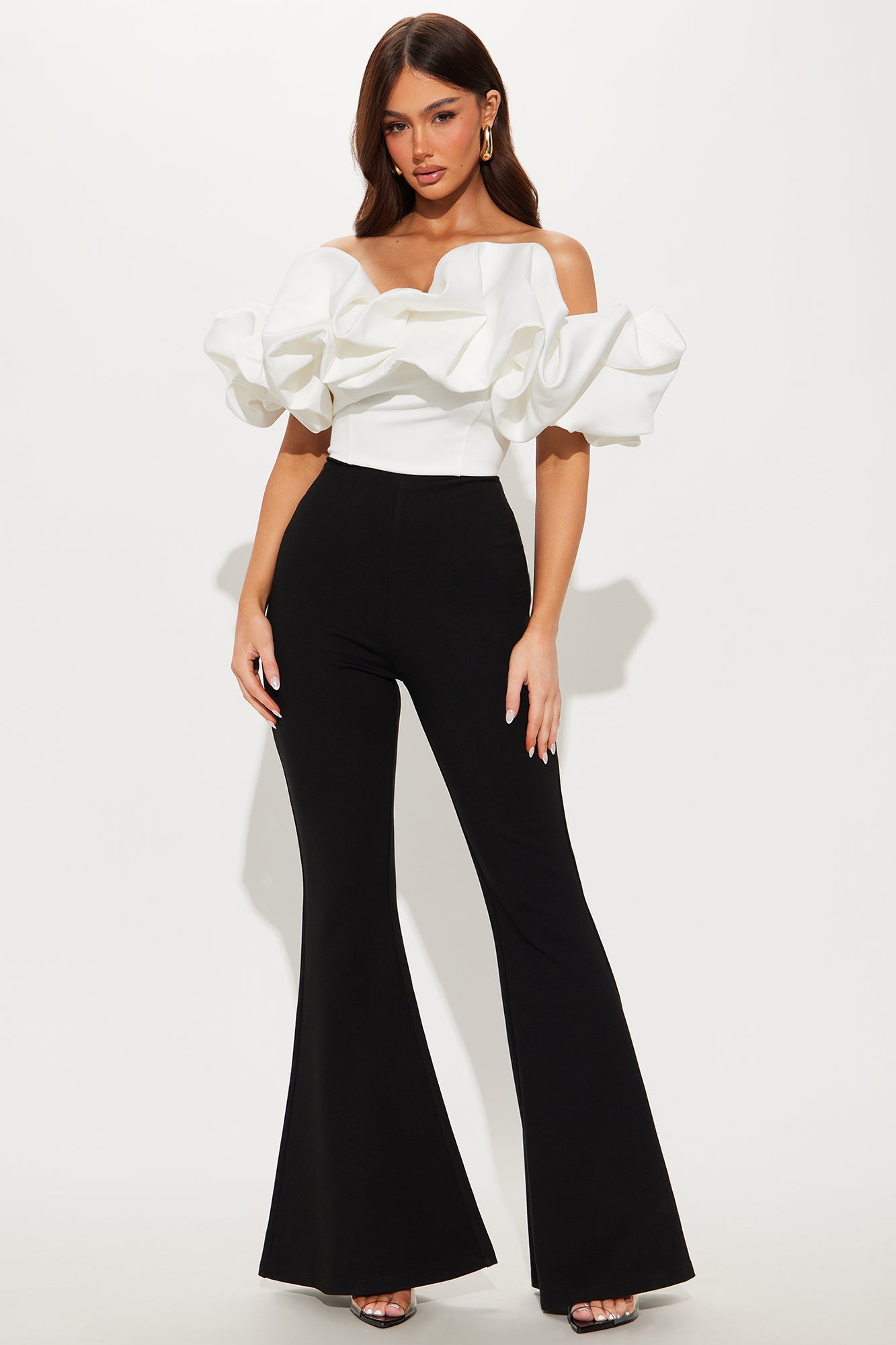 https://cdn.shopify.com/s/files/1/0293/9277/files/01-07-25_S4_14_JUMPSUIT08023_WhiteBlack_CZ_AP_10-55-48_120748_PXF.jpg?v=1736795809