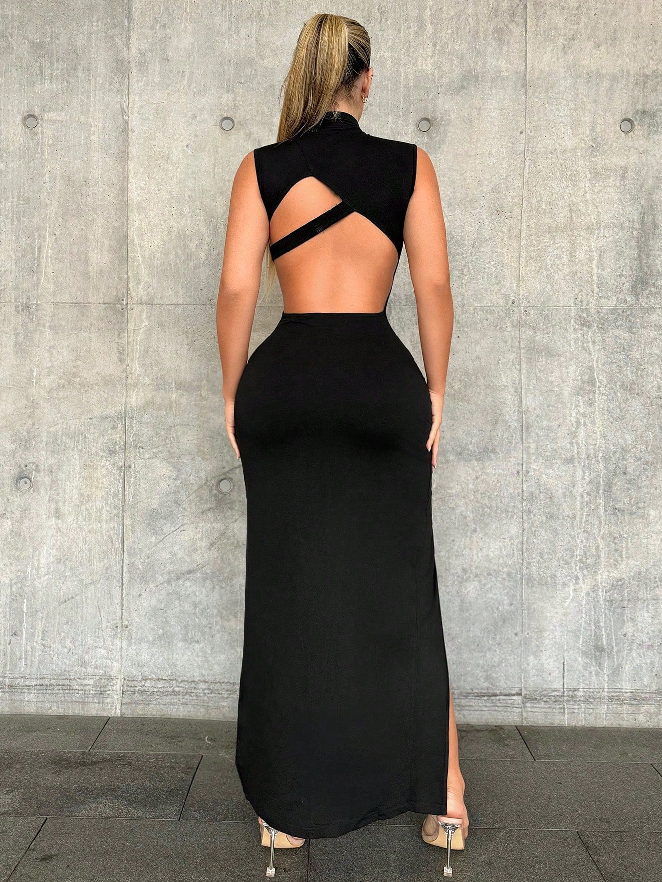 LLstyle Sleeveless Black Dress With A High Split Back